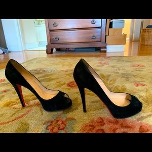 Louboutin suede peep toe pumps 38 worn twice